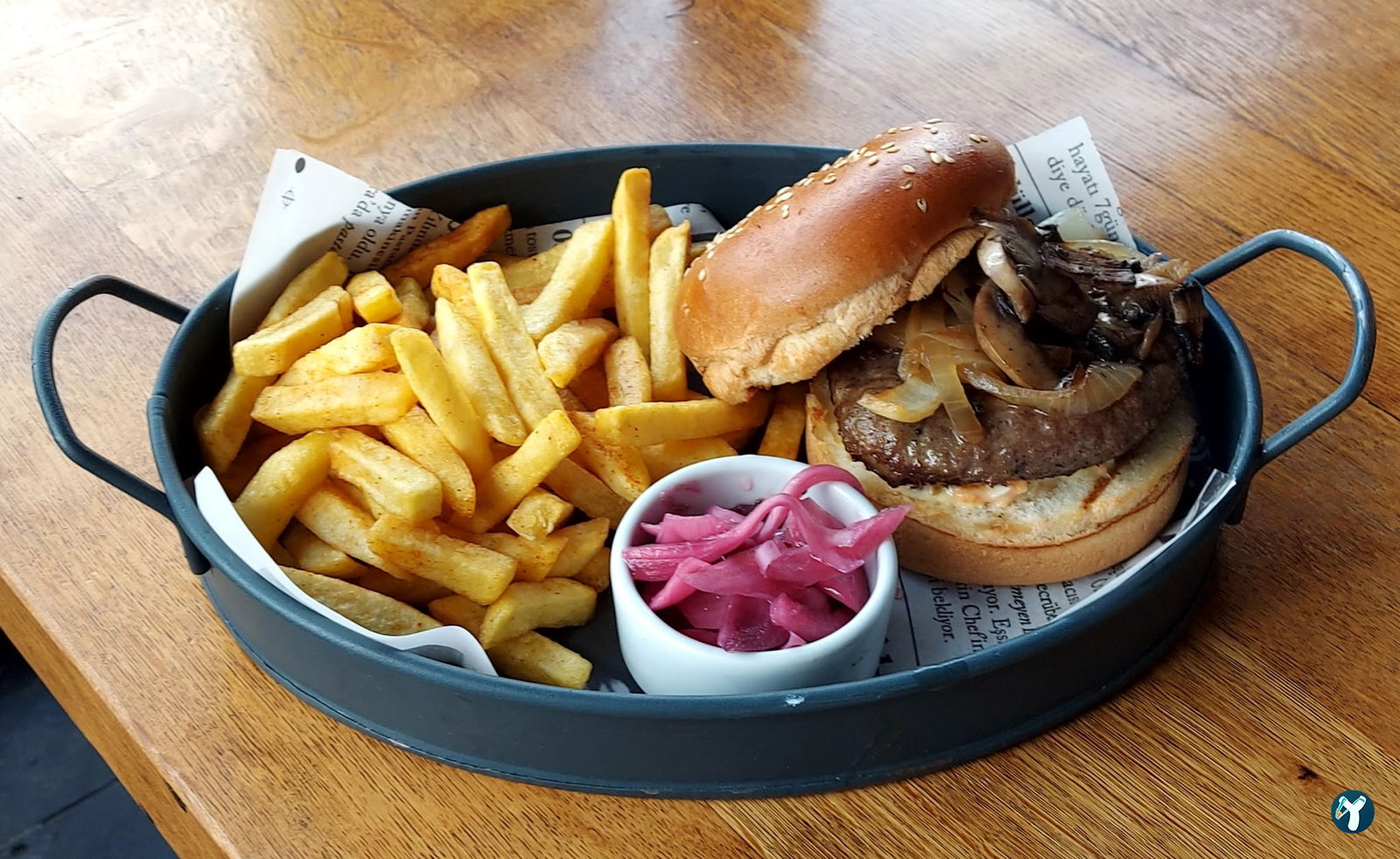 Happily Cafe & Bistro