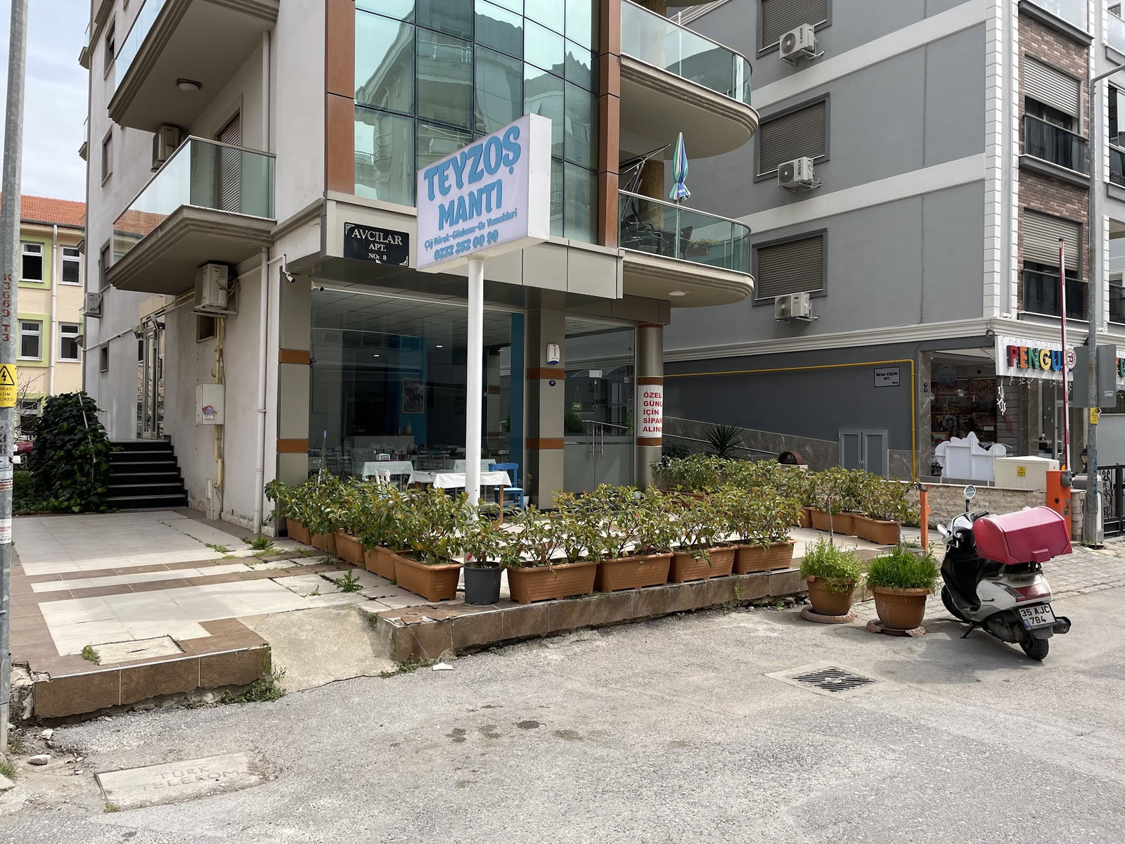 Teyzoş Mantı & Çiğ Börek