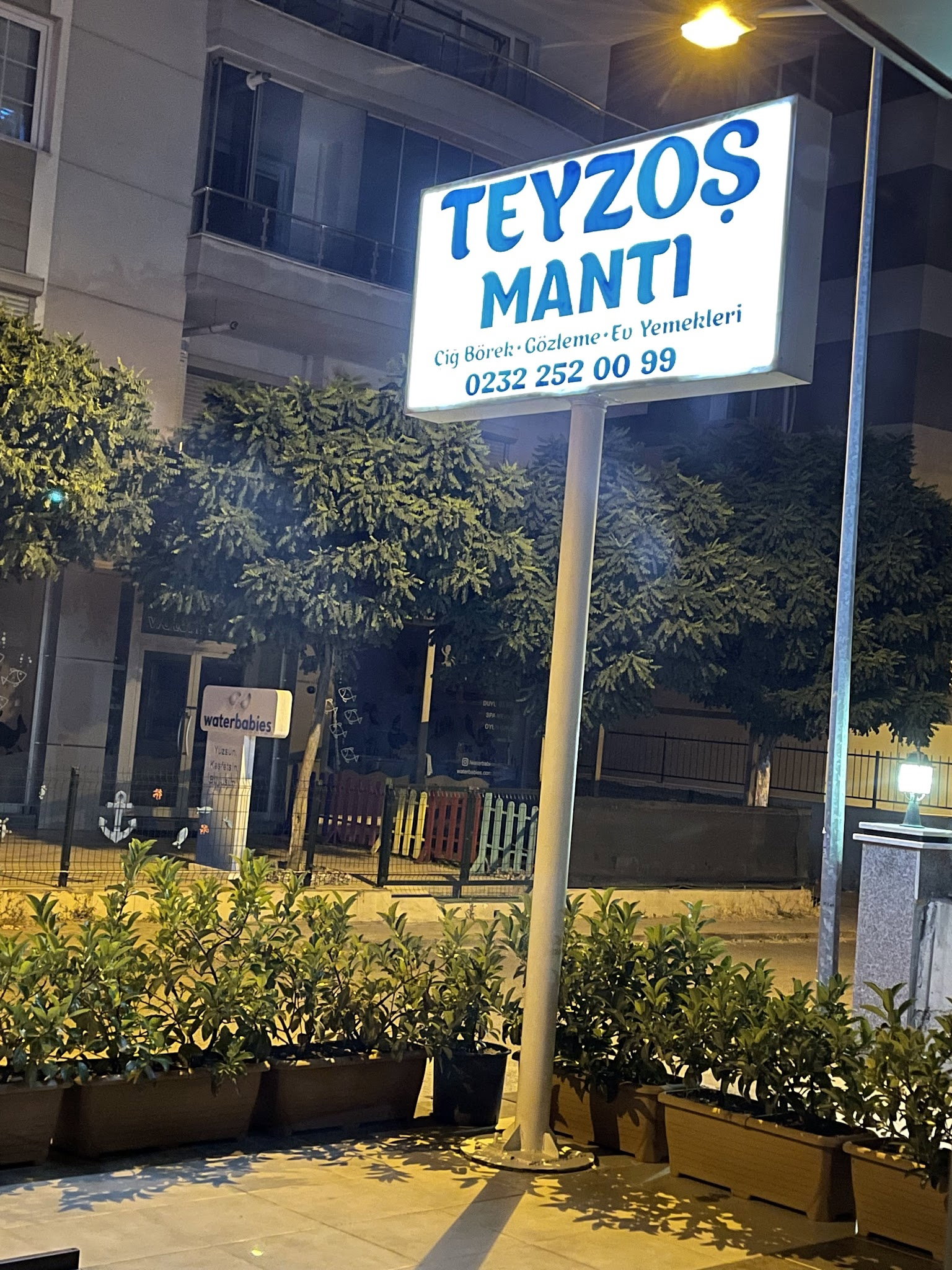 Teyzoş Mantı & Çiğ Börek