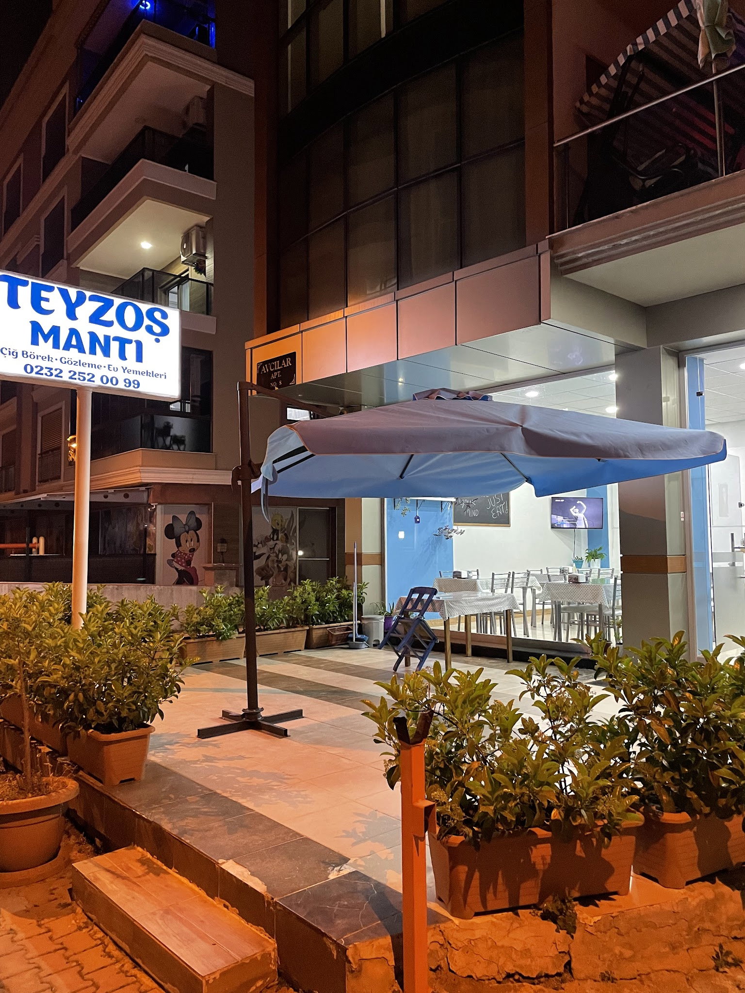 Teyzoş Mantı & Çiğ Börek