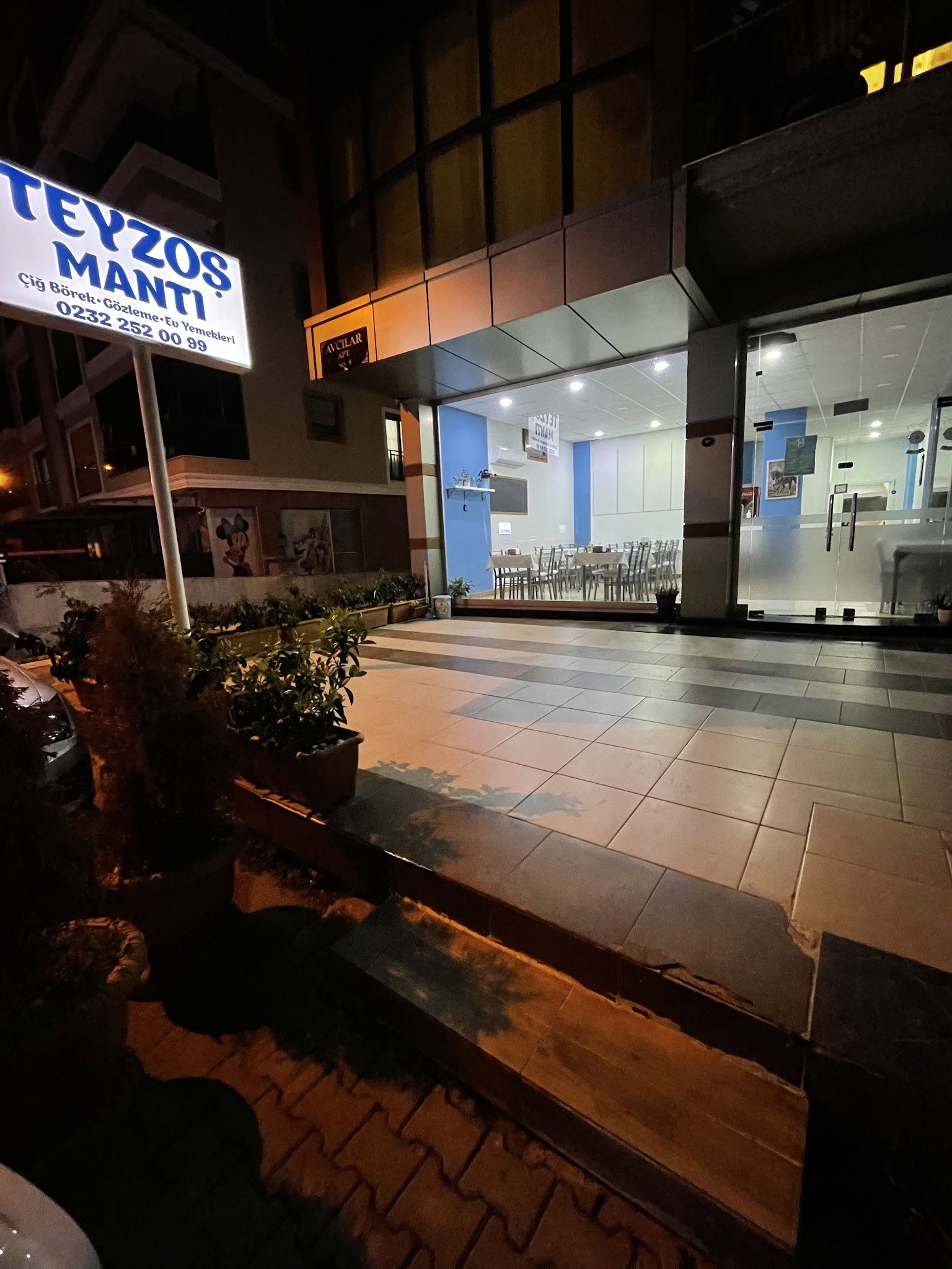 Teyzoş Mantı & Çiğ Börek