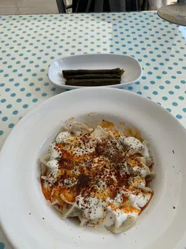 Teyzoş Mantı & Çiğ Börek resimleri