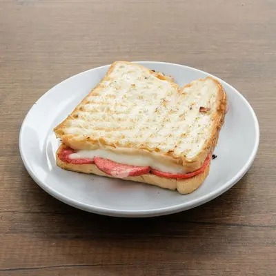 Sucuklu Kaşarlı Tost