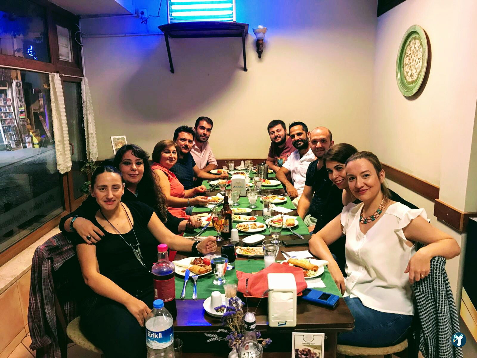 Mor Salkım Meyhanesi