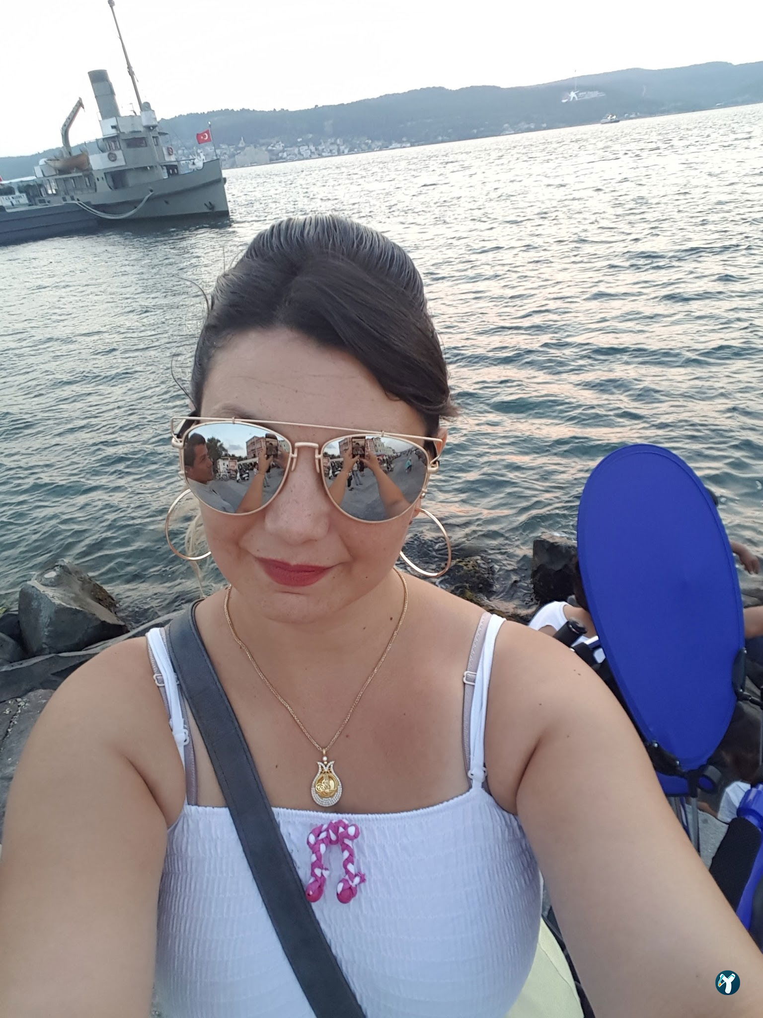 Mor Salkım Meyhanesi