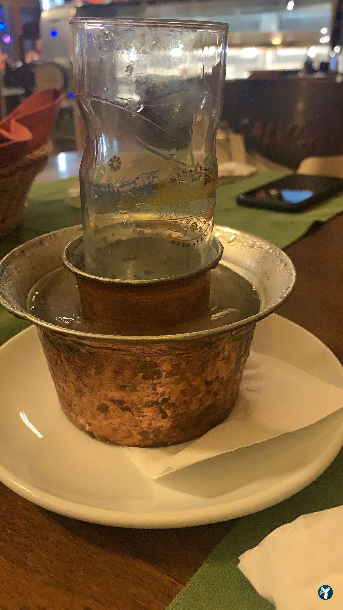 Mor Salkım Meyhanesi