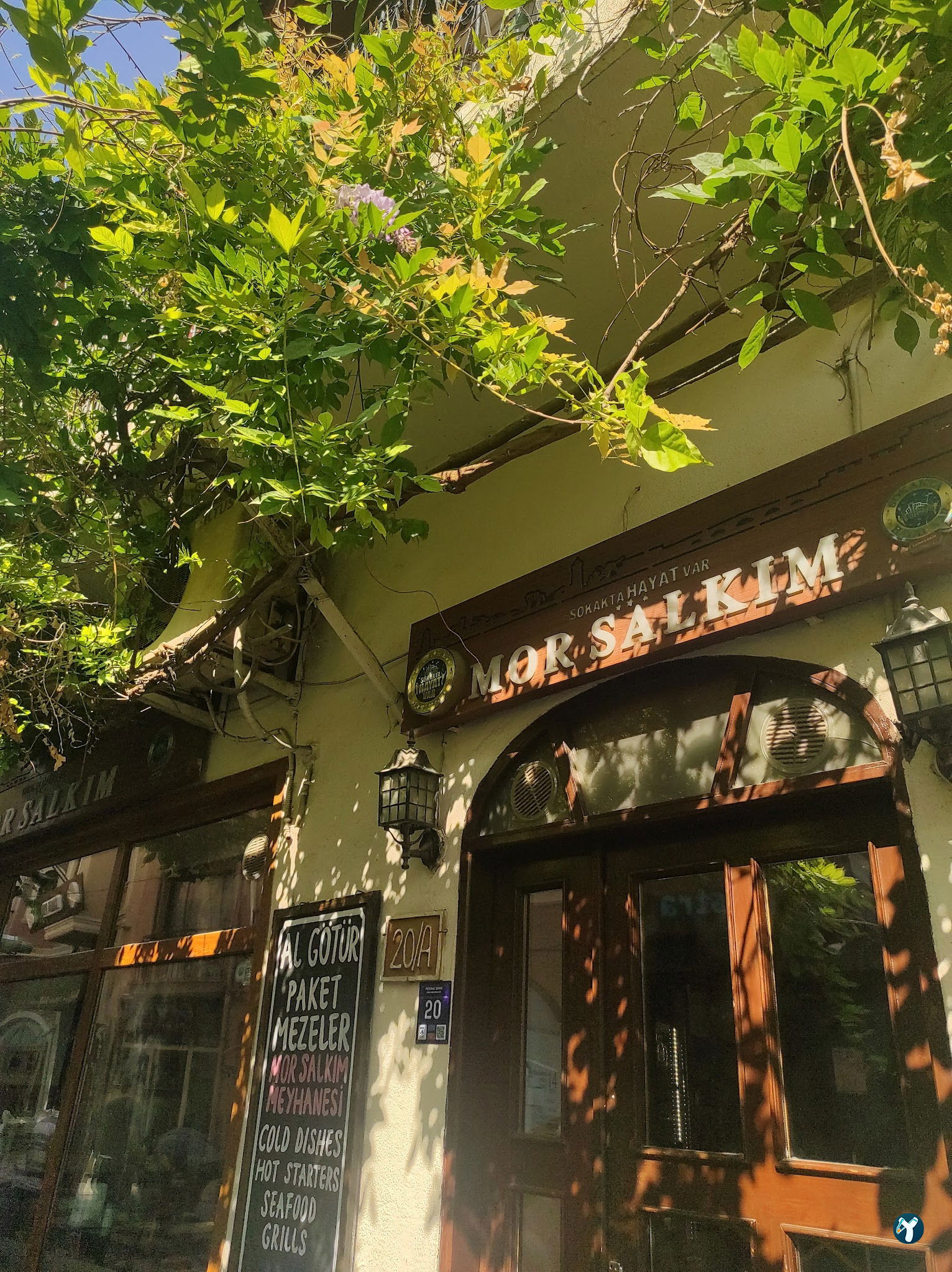 Mor Salkım Meyhanesi
