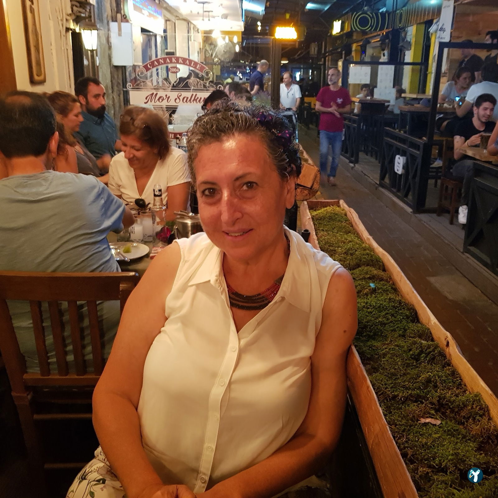 Mor Salkım Meyhanesi