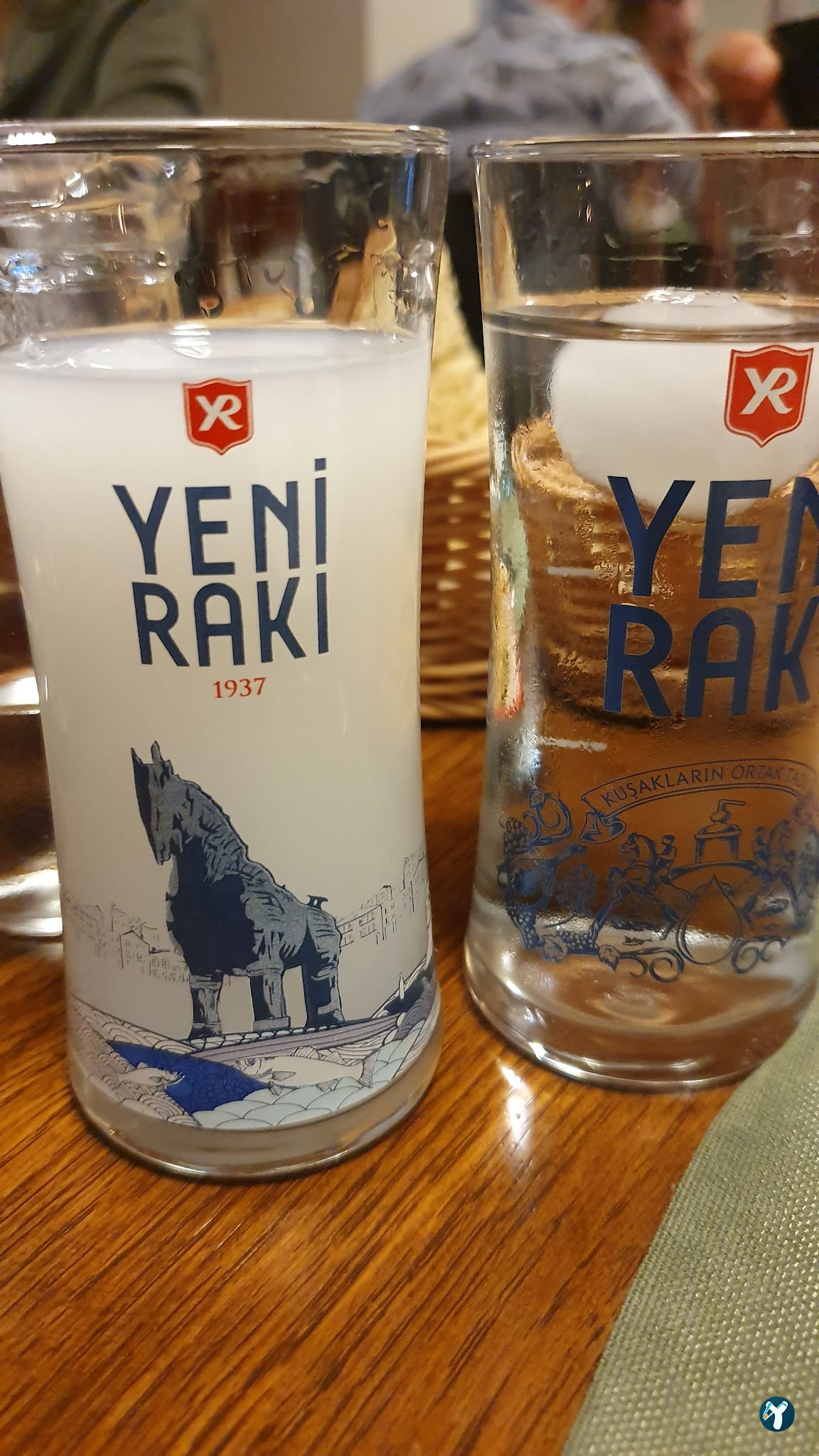 Mor Salkım Meyhanesi