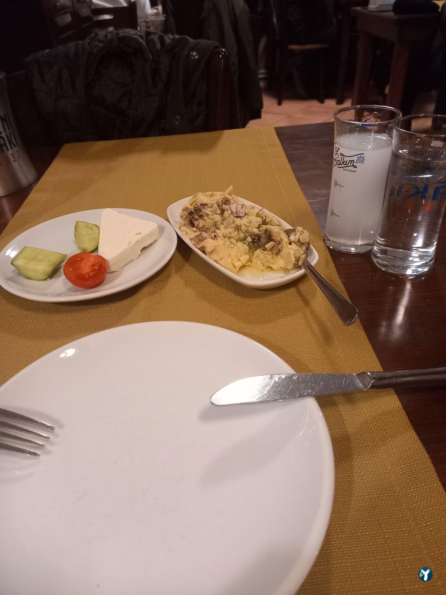 Mor Salkım Meyhanesi