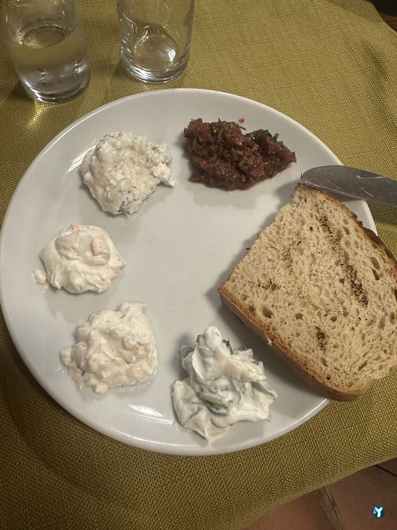 Mor Salkım Meyhanesi