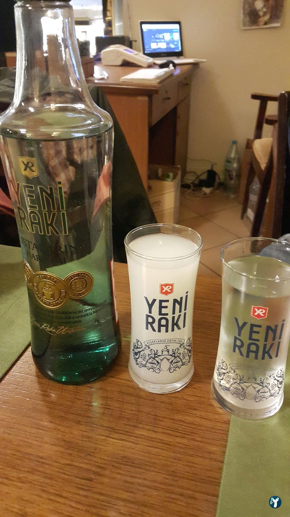 Mor Salkım Meyhanesi