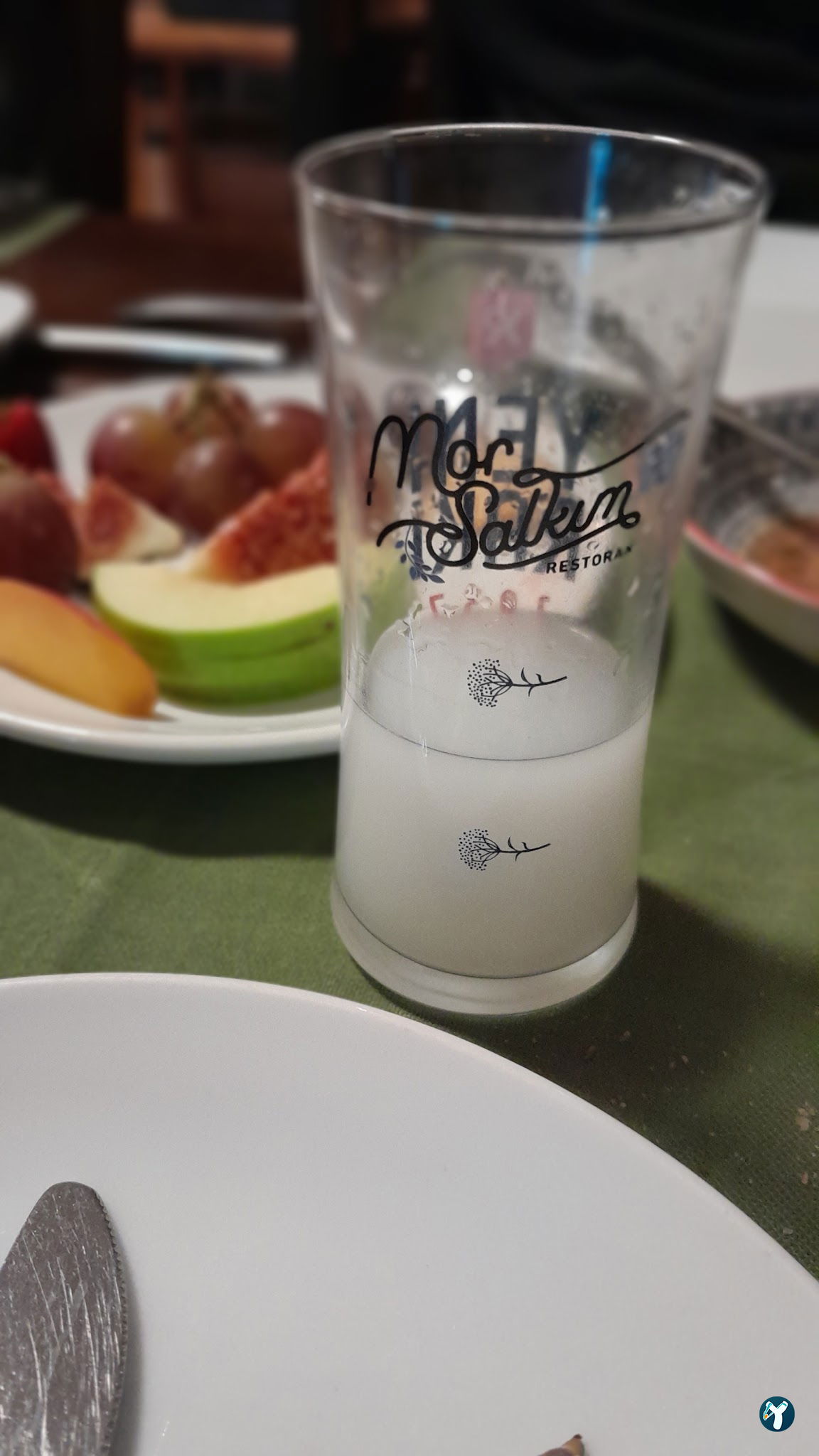 Mor Salkım Meyhanesi