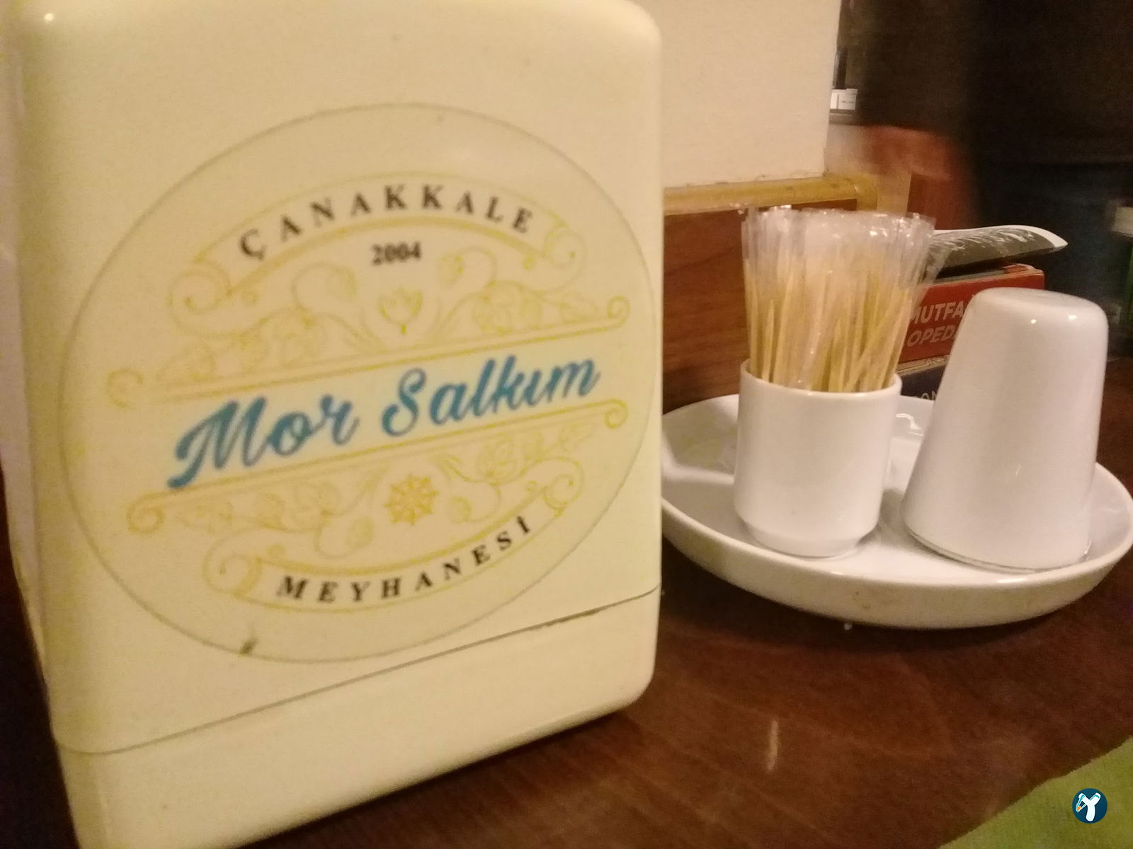 Mor Salkım Meyhanesi