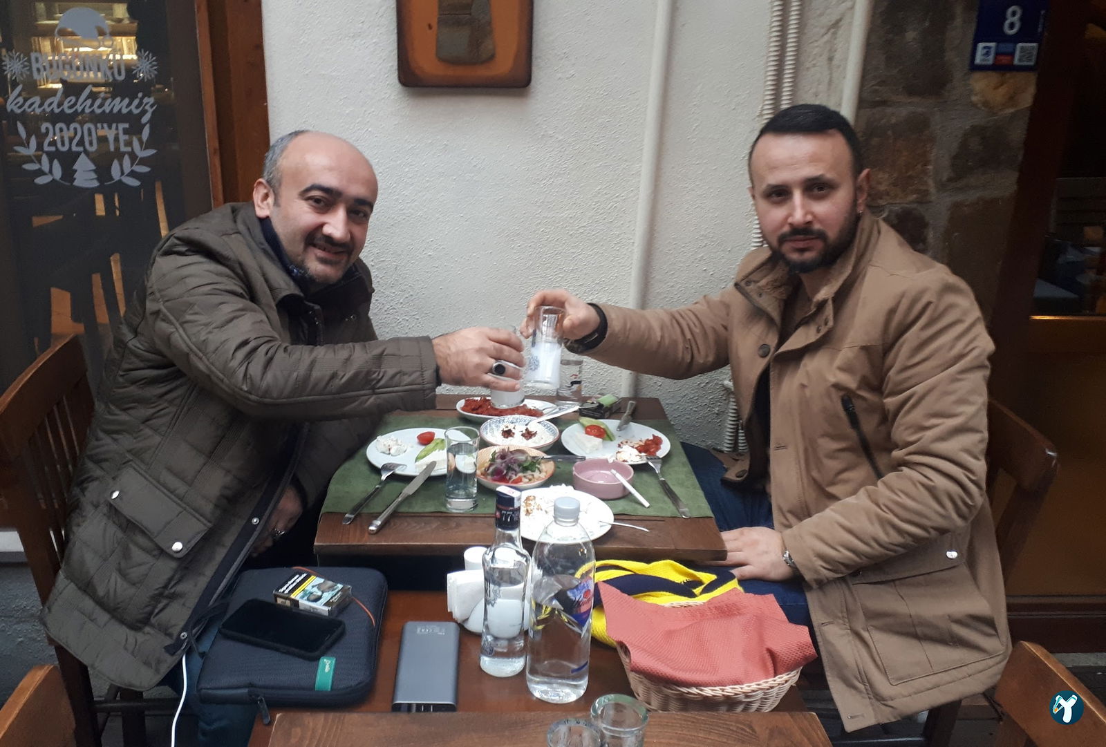 Mor Salkım Meyhanesi