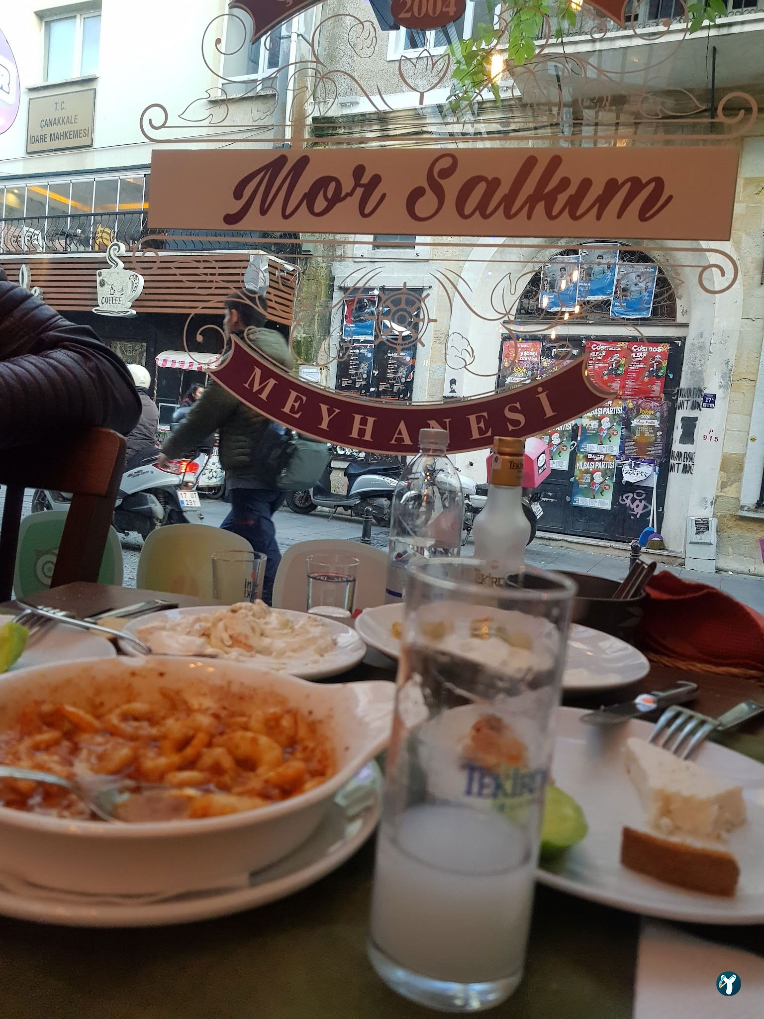 Mor Salkım Meyhanesi