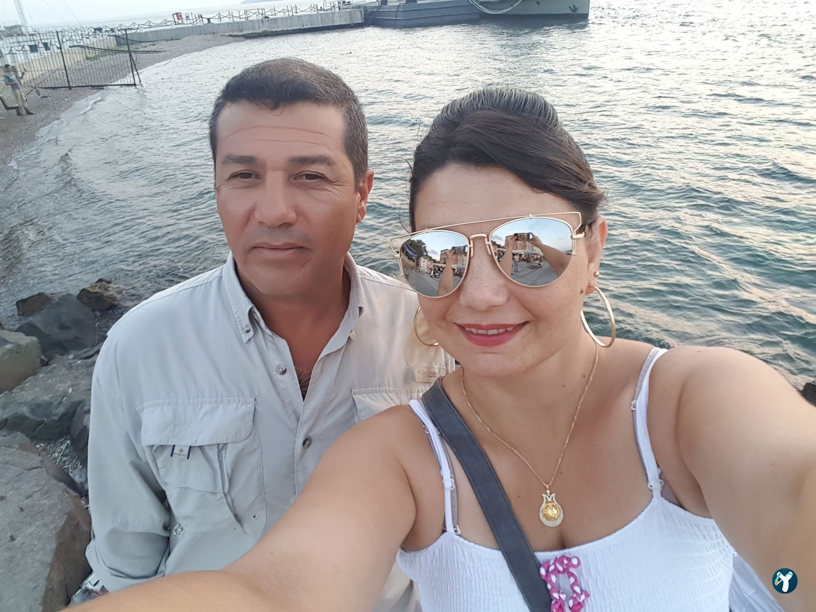 Mor Salkım Meyhanesi