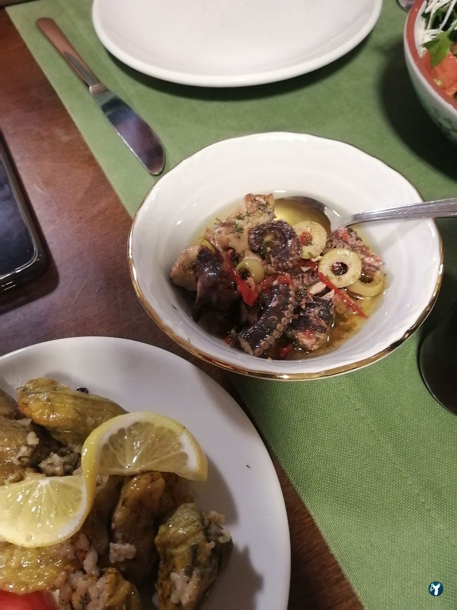 Mor Salkım Meyhanesi