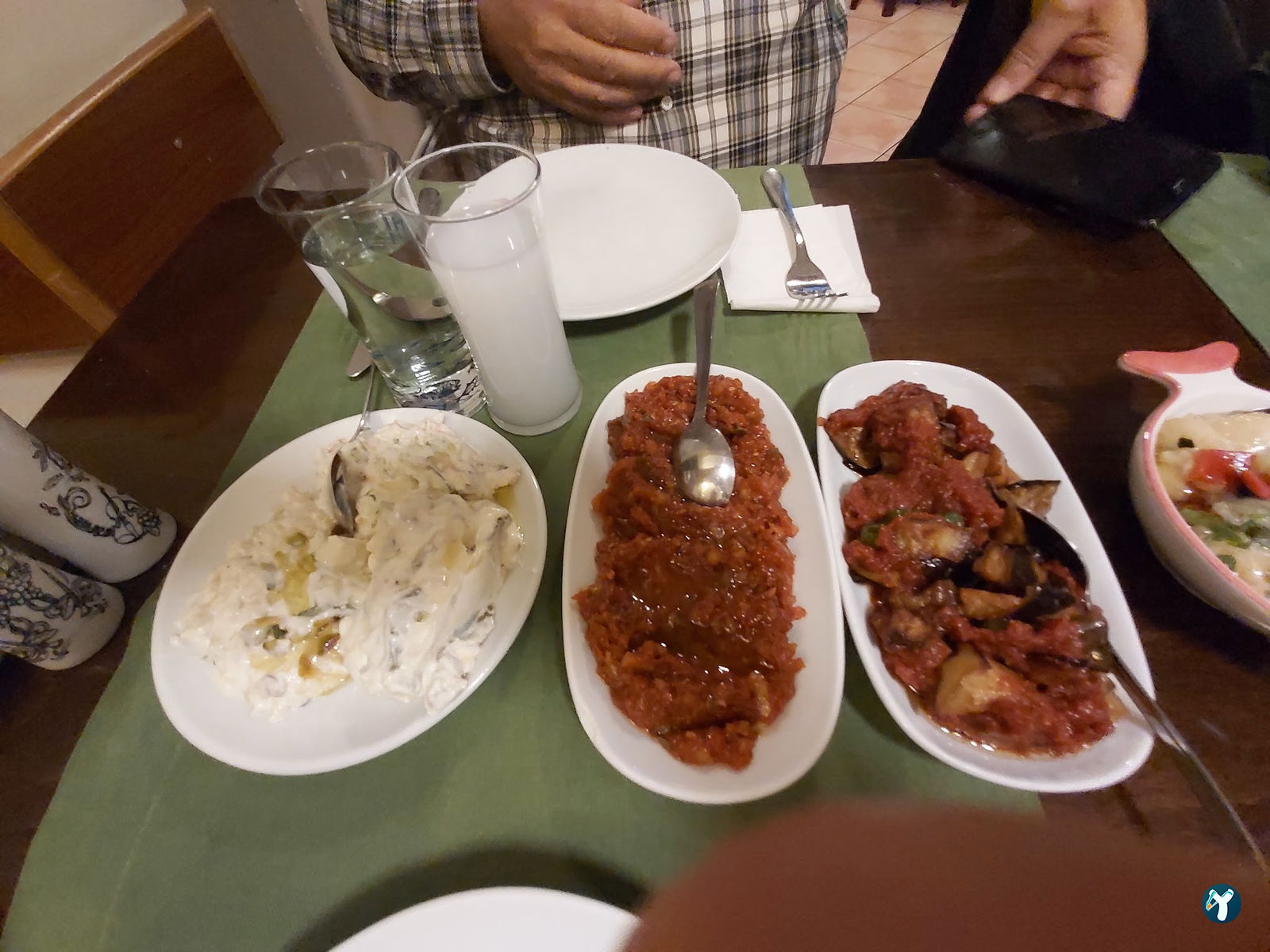 Mor Salkım Meyhanesi