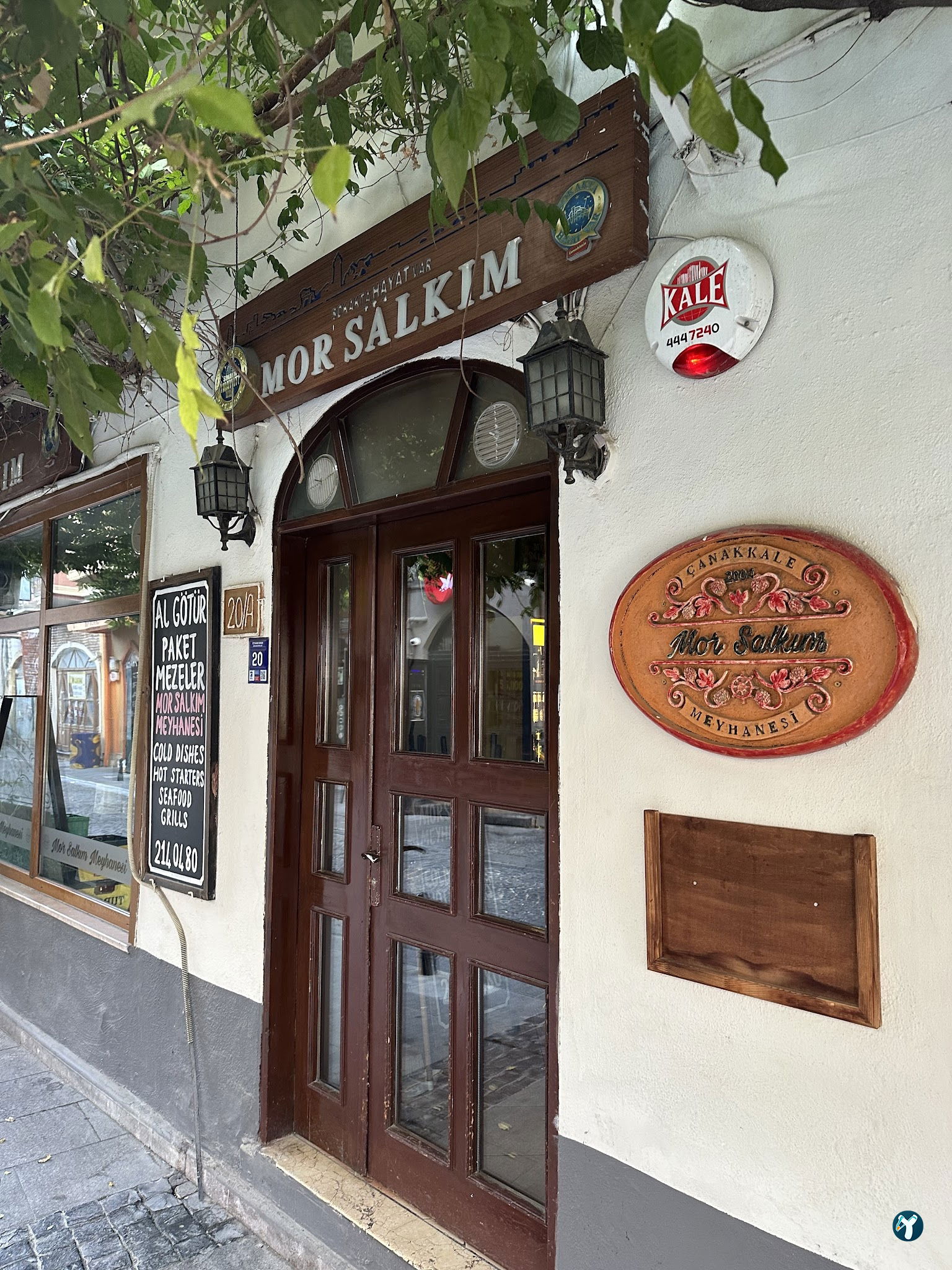 Mor Salkım Meyhanesi