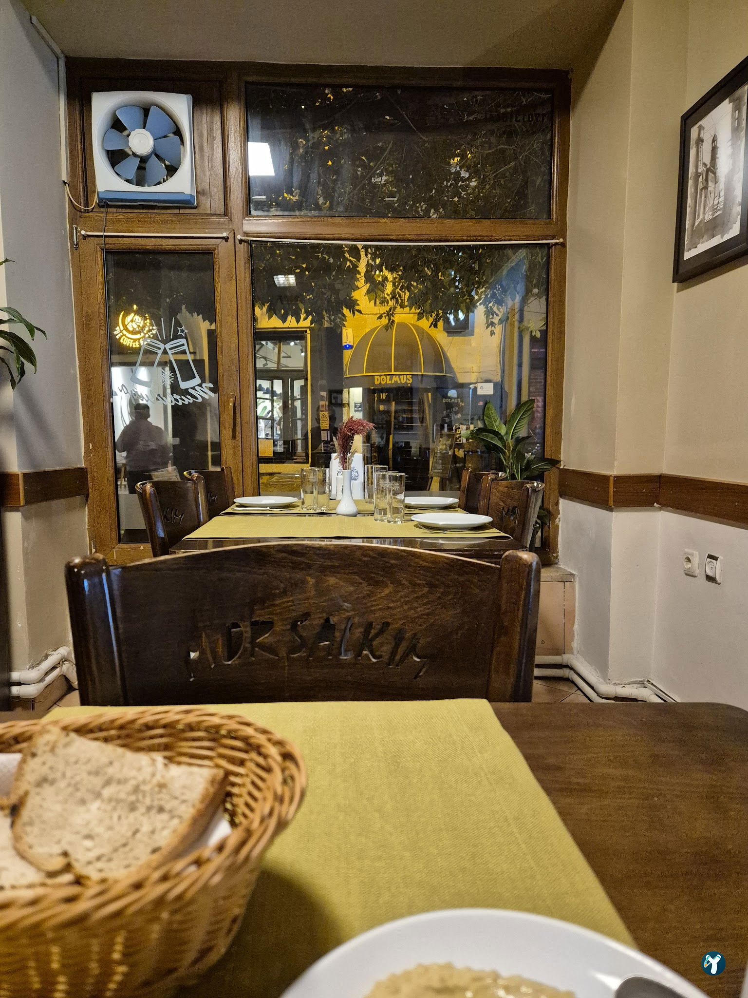 Mor Salkım Meyhanesi