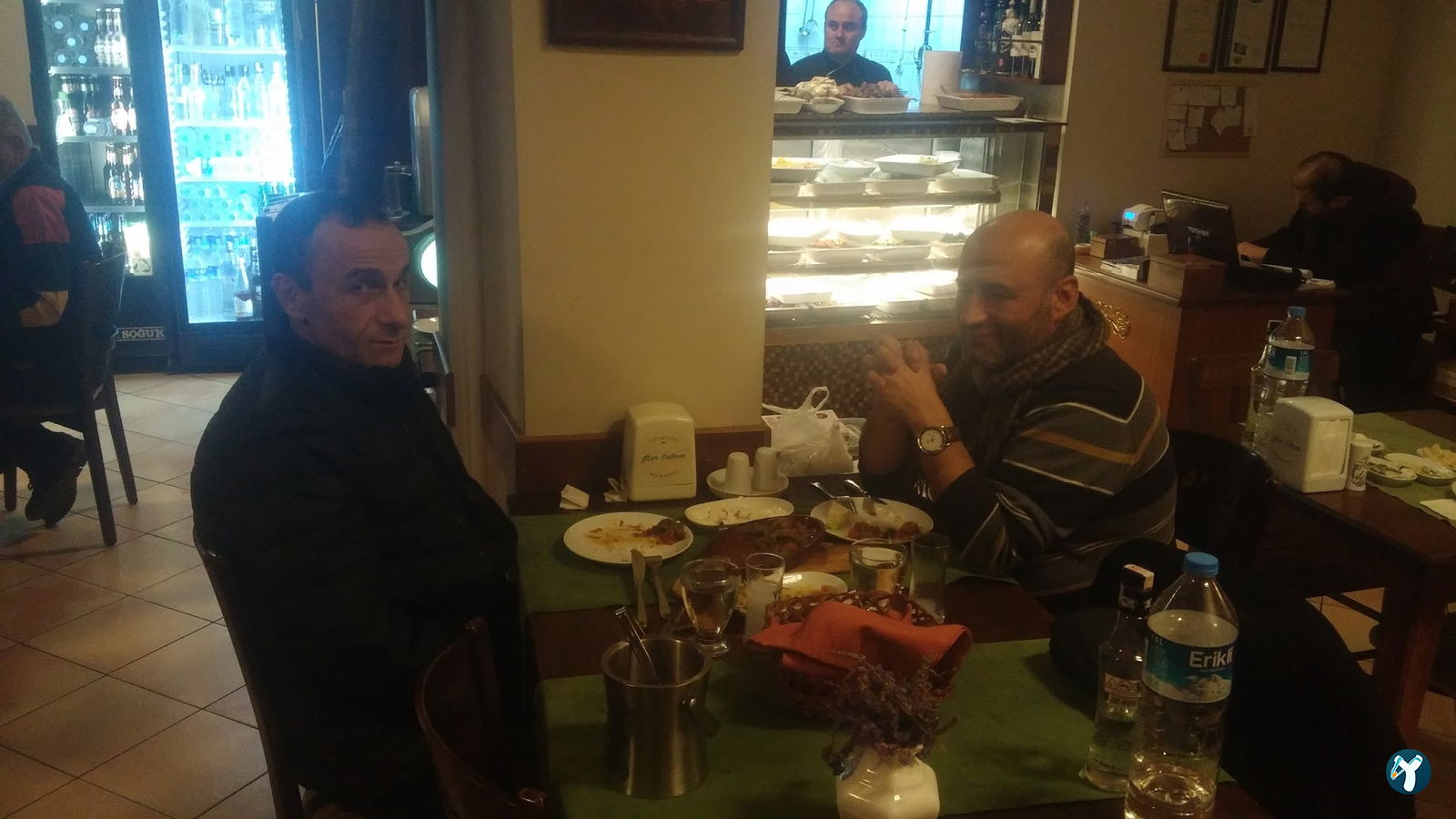 Mor Salkım Meyhanesi