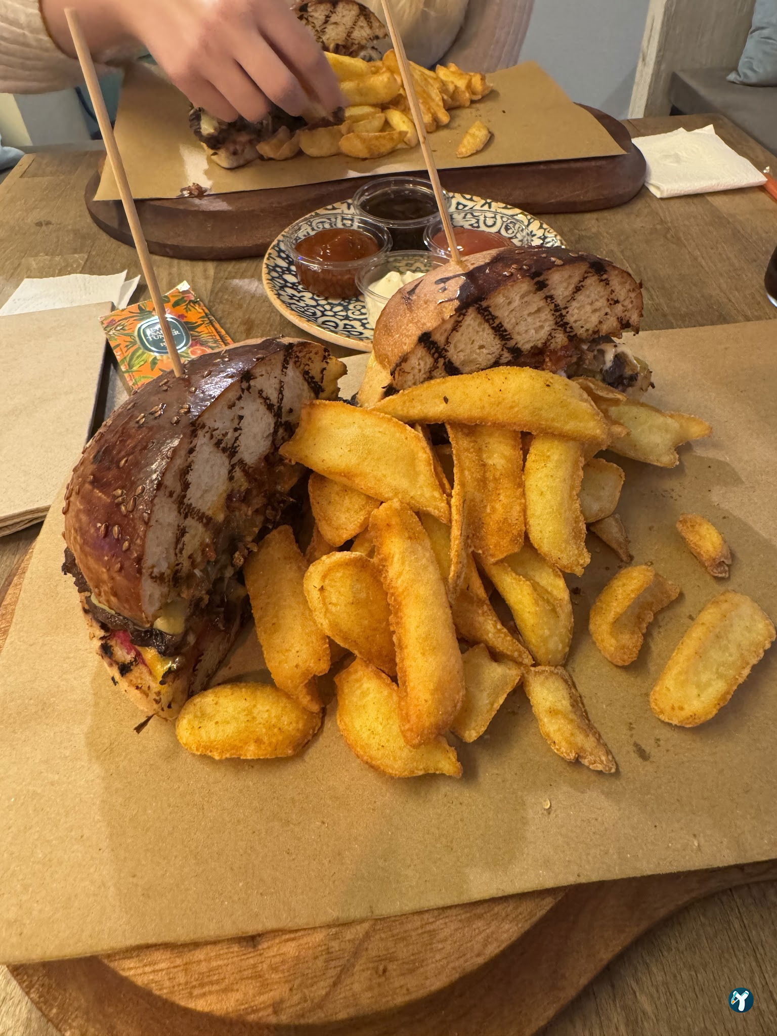 Bykush Sokak - Burger , Coffee & Dessert | Kadıköy Moda Kahve & Cafe