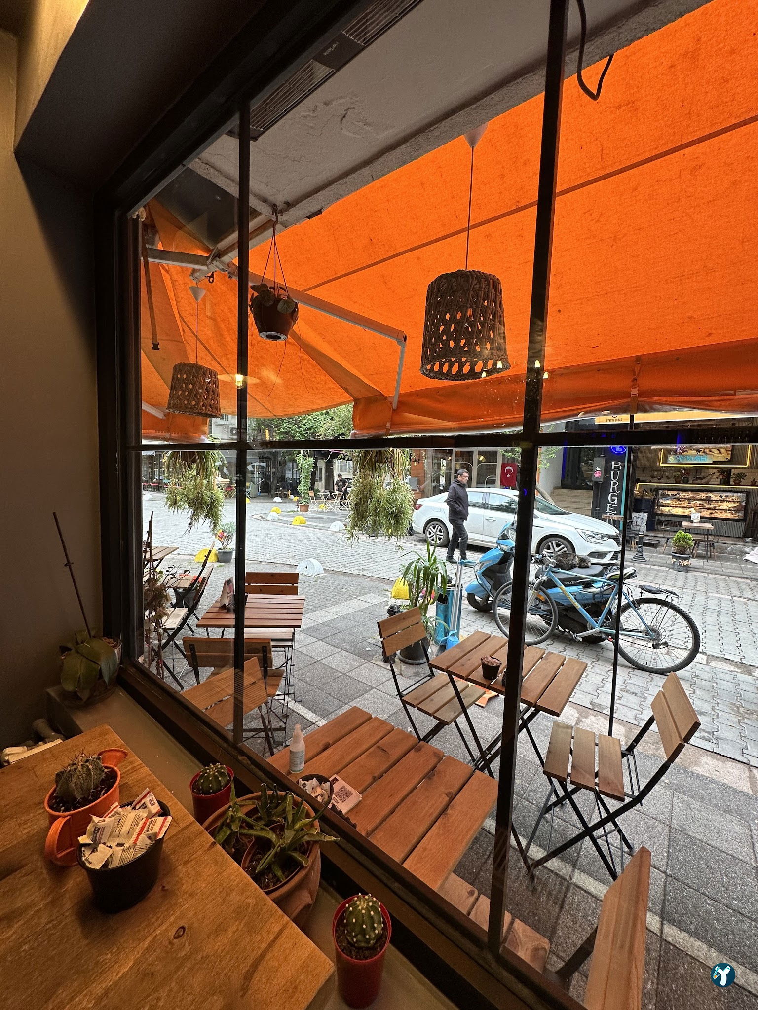 Bykush Sokak - Burger , Coffee & Dessert | Kadıköy Moda Kahve & Cafe