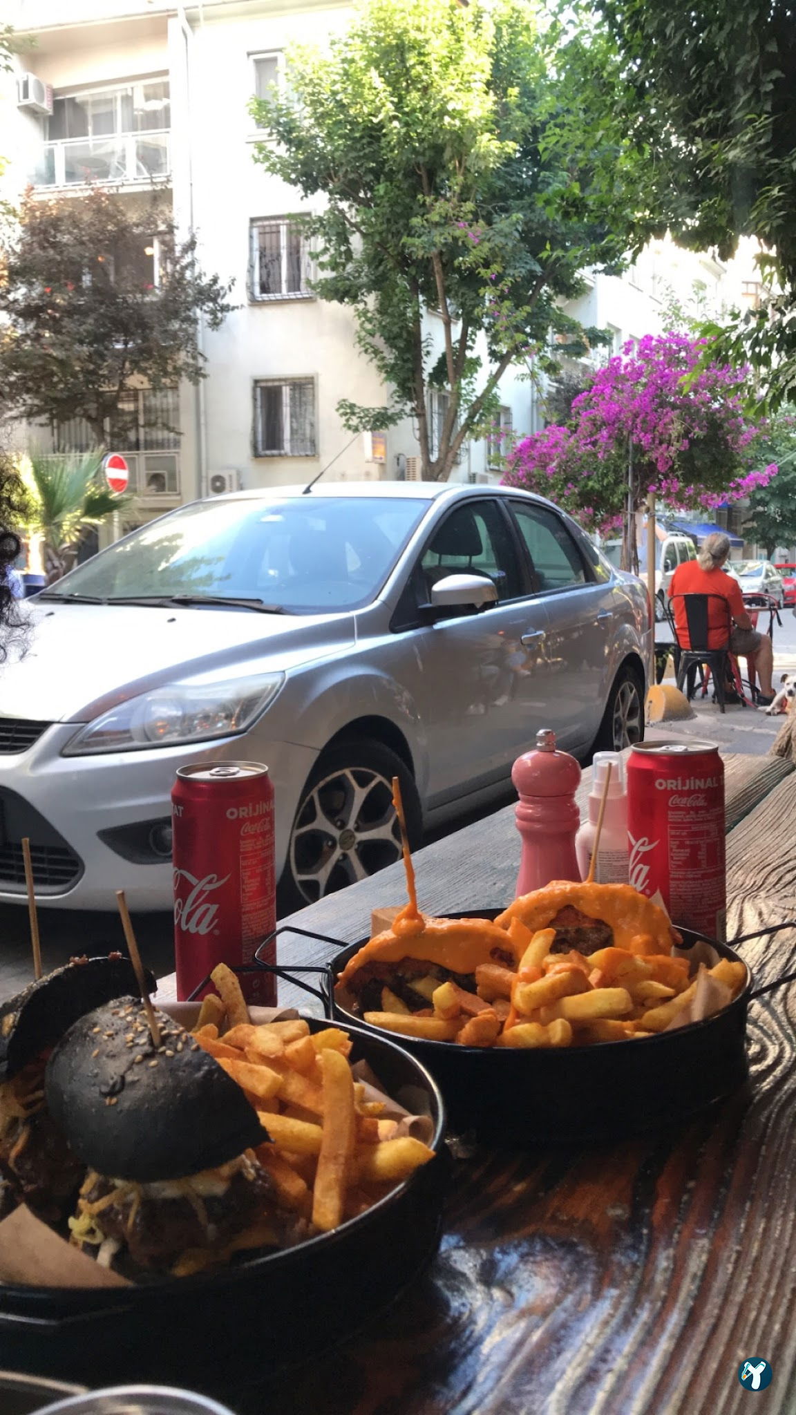 Bykush Sokak - Burger , Coffee & Dessert | Kadıköy Moda Kahve & Cafe