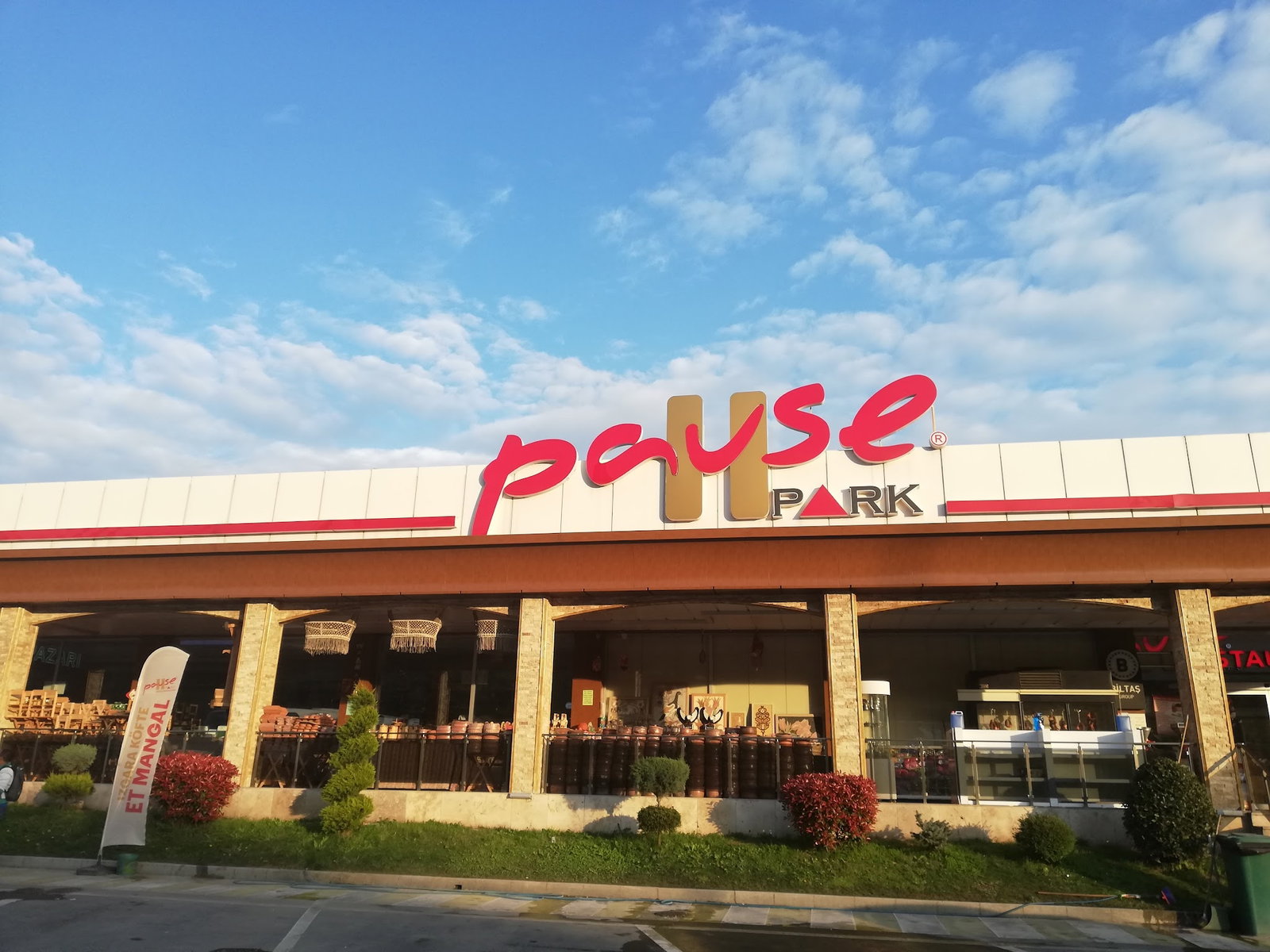 Pause Park Restaurant