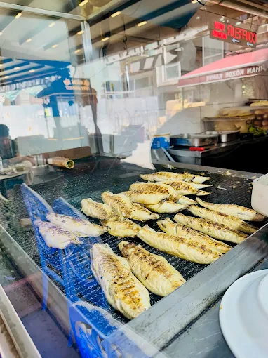 Tarihi Eminönü Balık Ekmek