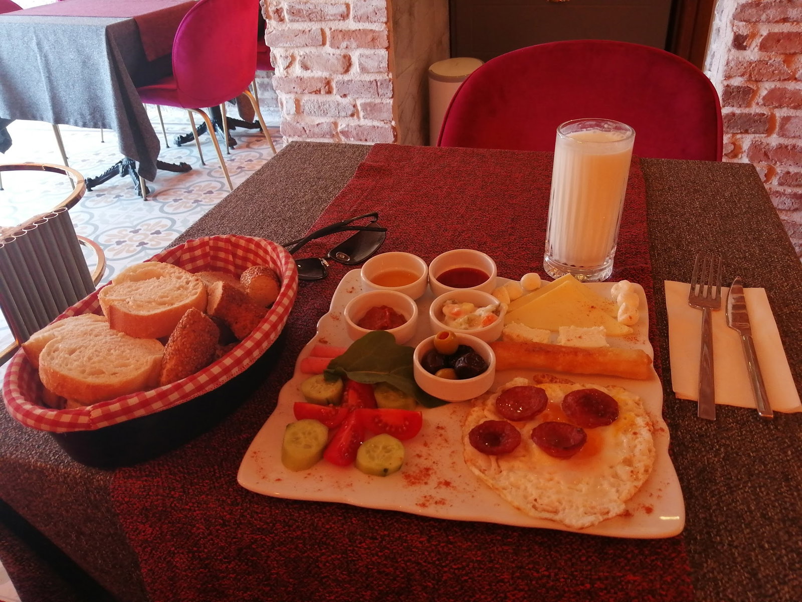 Little Sofia Cafe & Restaurant