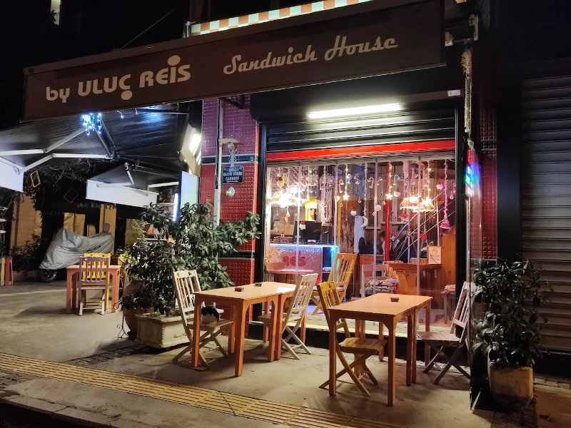 By Uluç Reis  Steak Burger Drinks