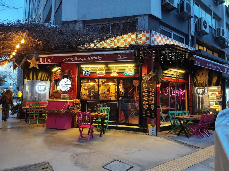 By Uluç Reis  Steak Burger Drinks