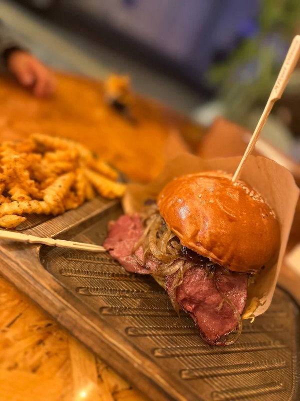 By Uluç Reis  Steak Burger Drinks