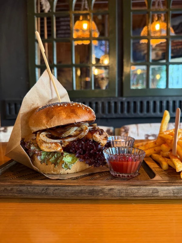 By Uluç Reis  Steak Burger Drinks