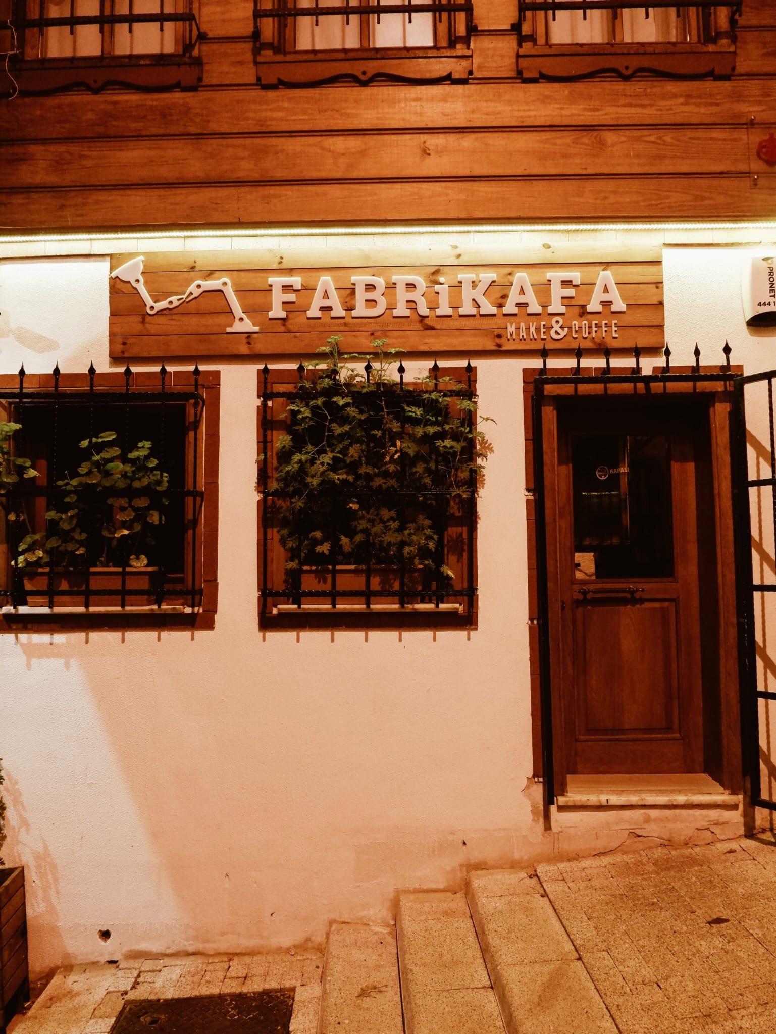 Fabrikafa Make & Coffee