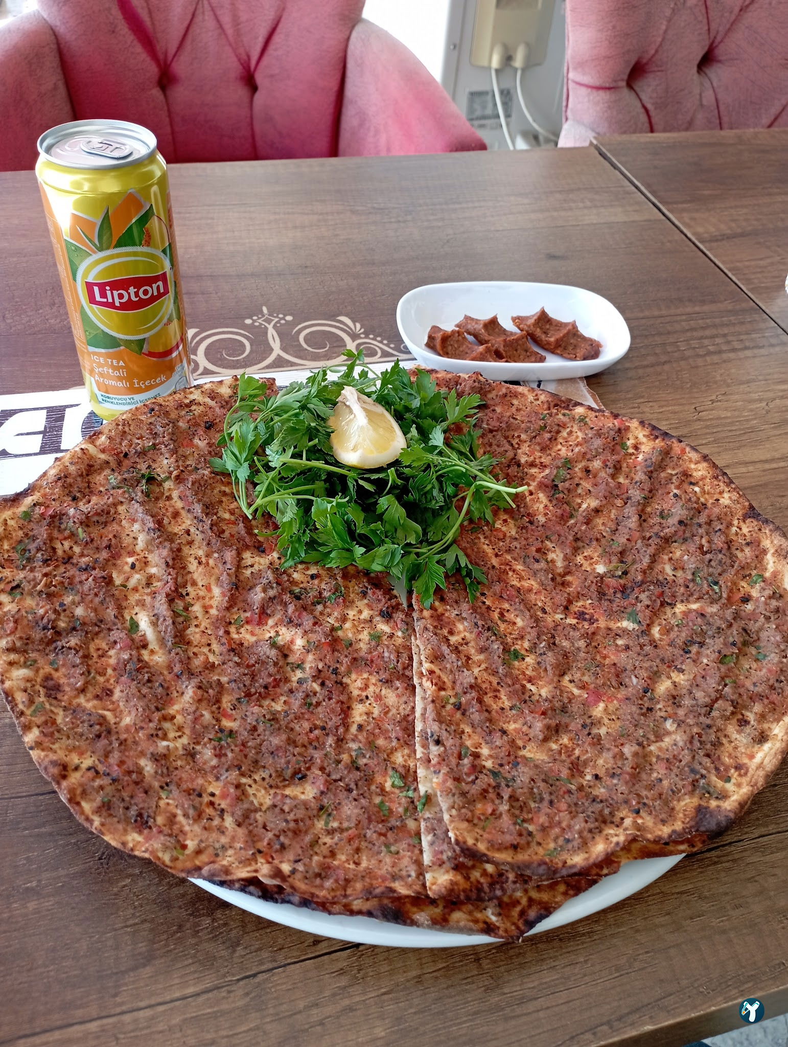 Asi̇lzade Etli̇ Ekmek -Kebap