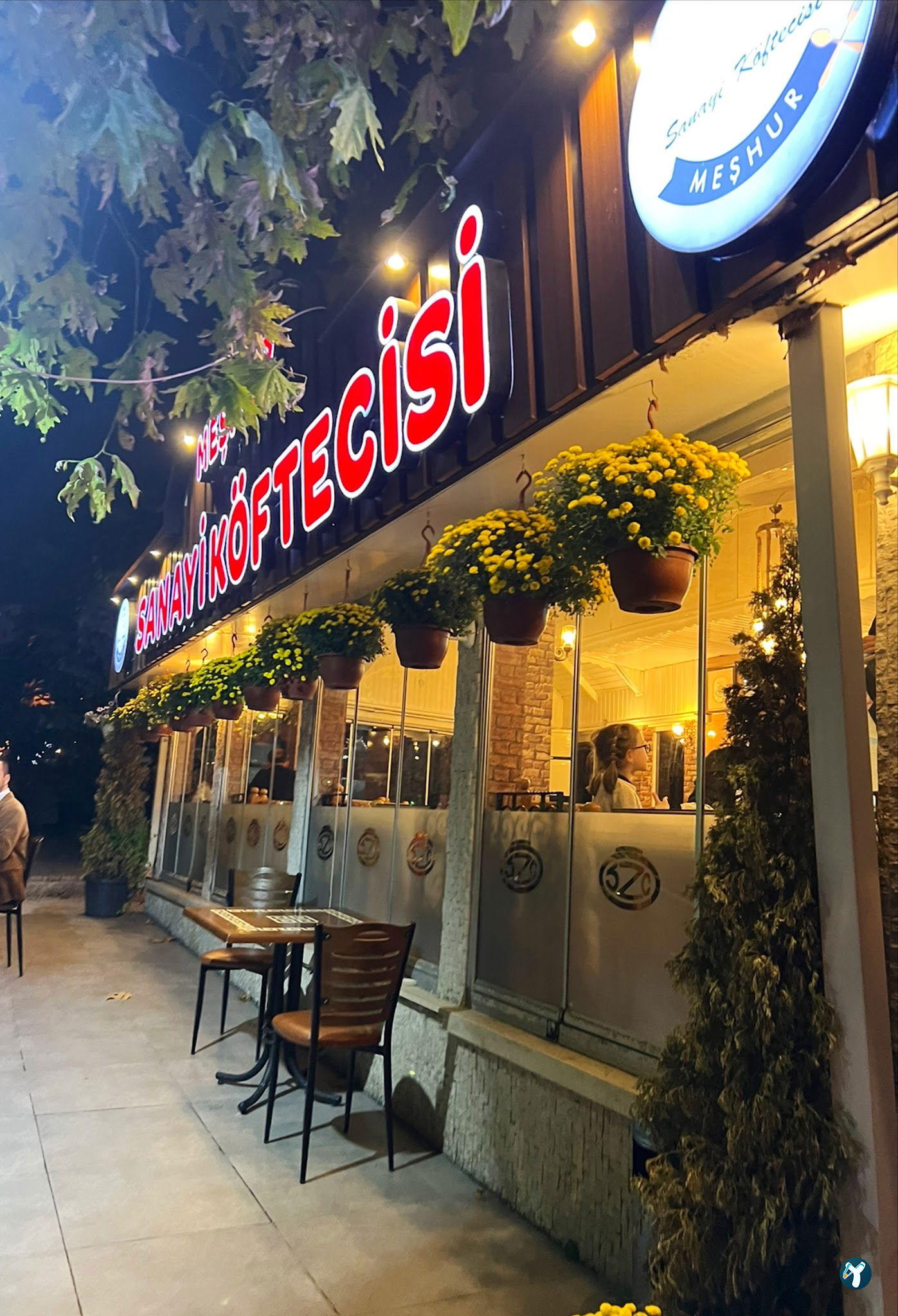 Meşhur Sanayi̇ Köfteci̇si̇