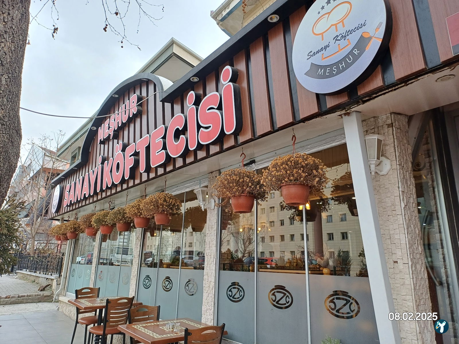 Meşhur Sanayi̇ Köfteci̇si̇