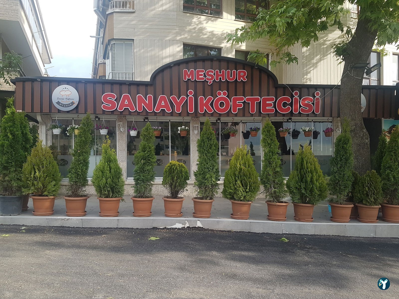 Meşhur Sanayi̇ Köfteci̇si̇