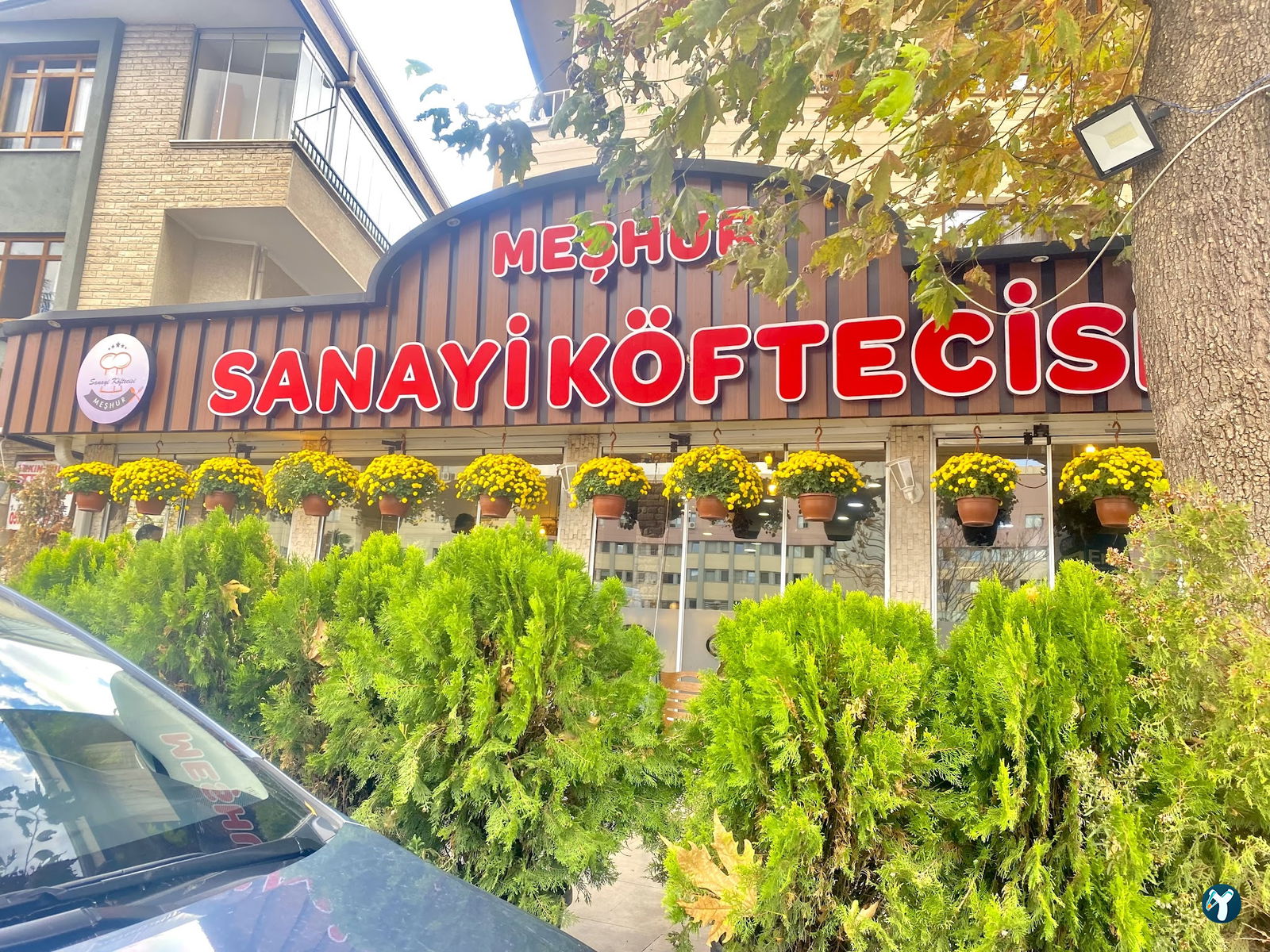 Meşhur Sanayi̇ Köfteci̇si̇