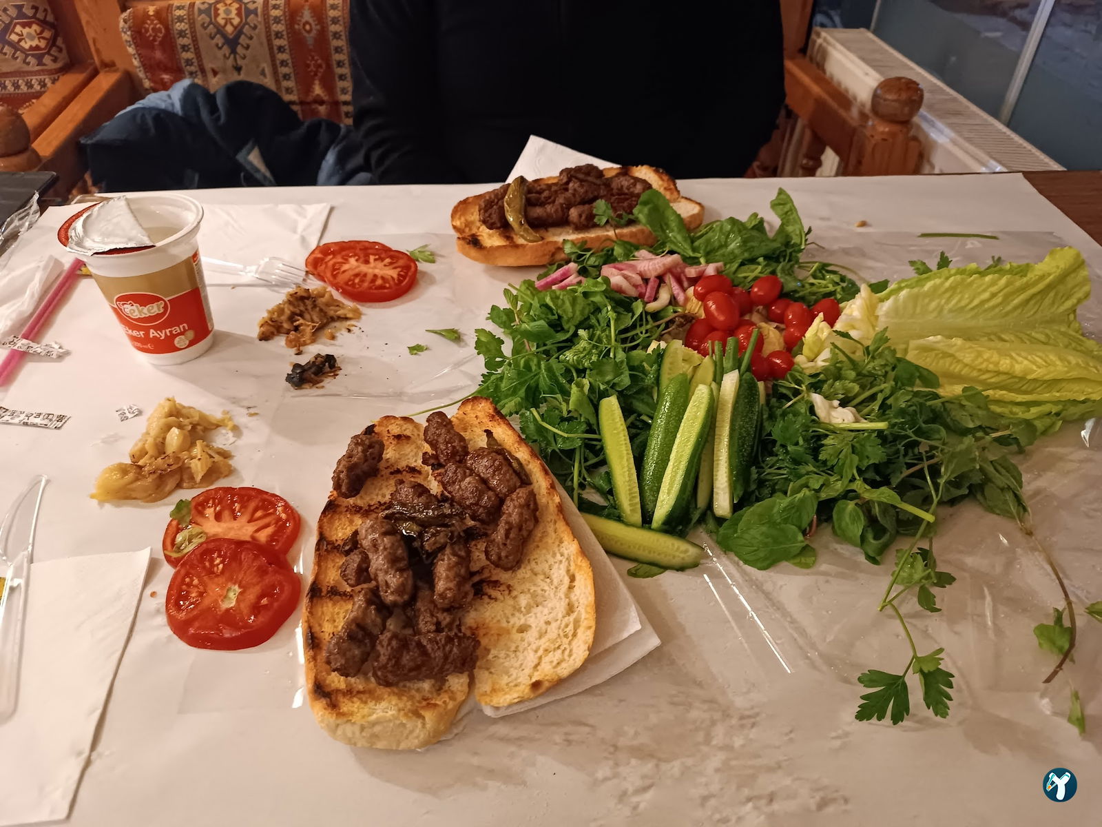 Meşhur Sanayi̇ Köfteci̇si̇
