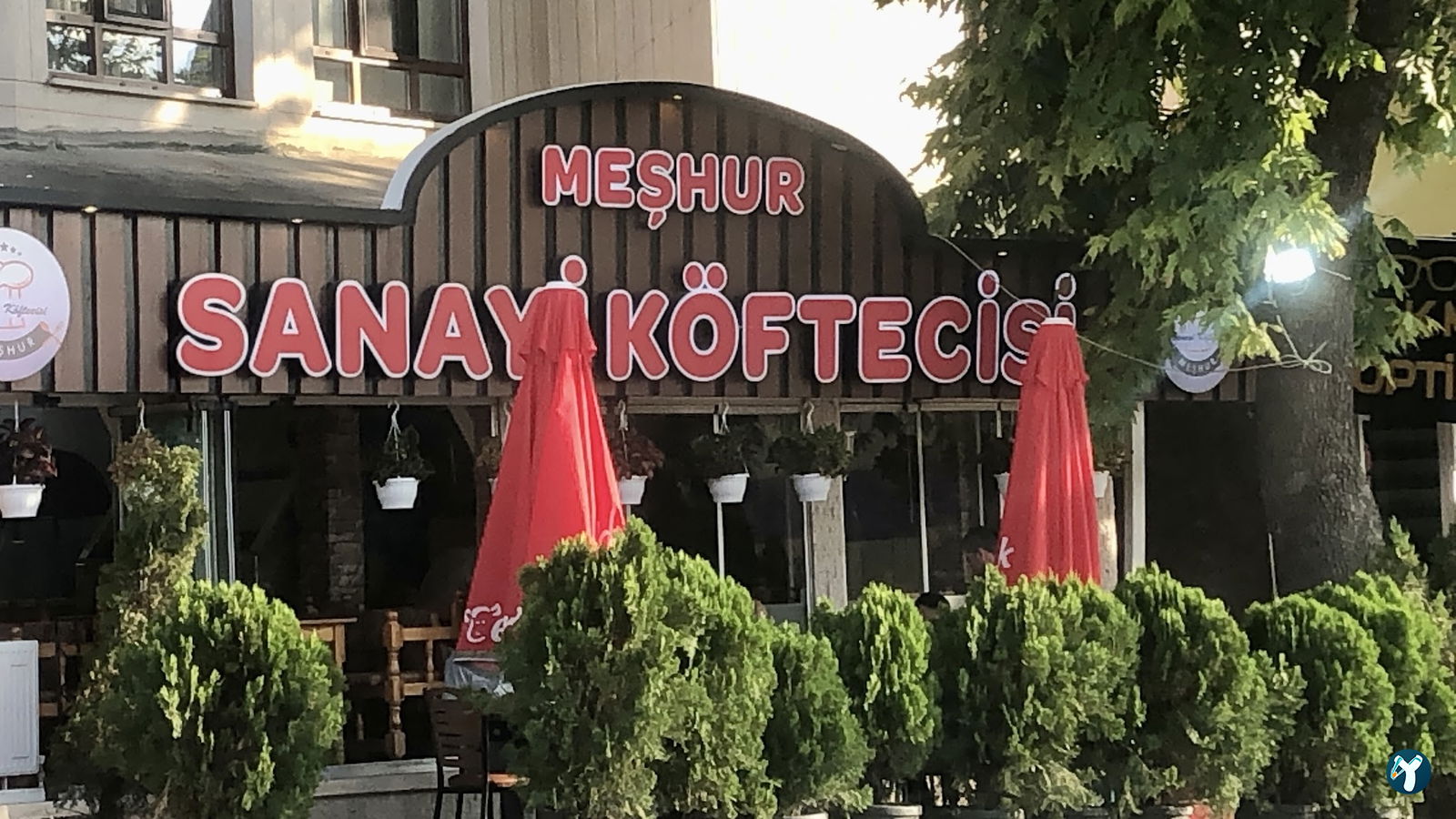 Meşhur Sanayi̇ Köfteci̇si̇