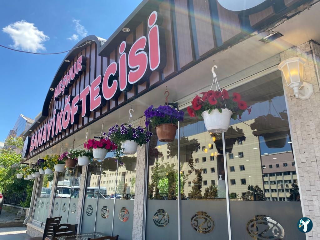 Meşhur Sanayi̇ Köfteci̇si̇