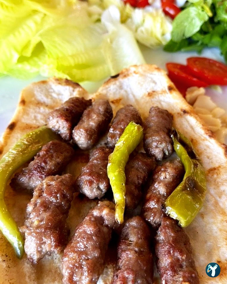 Meşhur Sanayi̇ Köfteci̇si̇