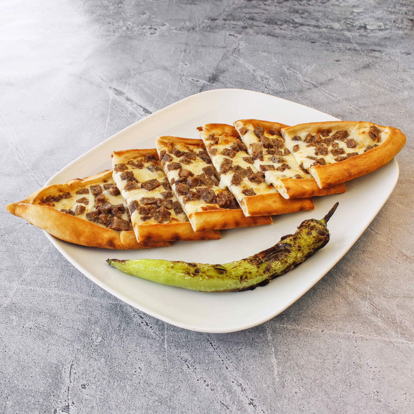 Kuşbaşılı Kaşarlı Pide