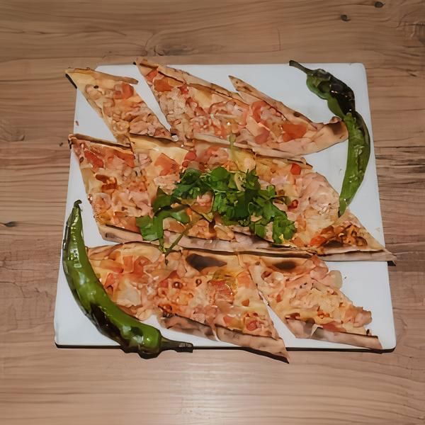 Tavuklu Kaşarlı Pide