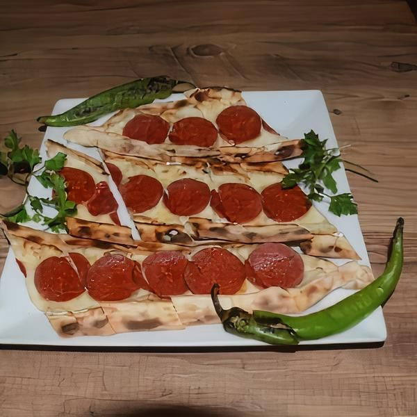 Sucuklu Kaşarlı Pide