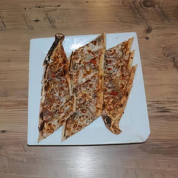 Kıymalı Kaşarlı Pide